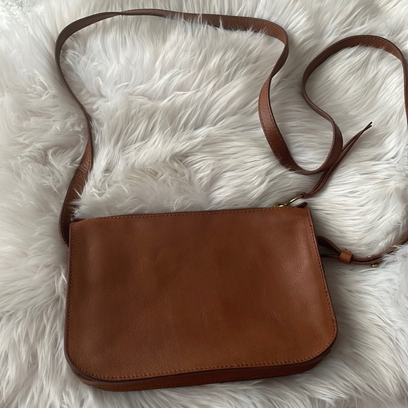 Madewell Handbags - ⬇️REDUCED! Madewell tan crossbody bag
